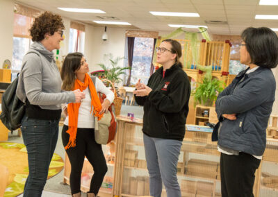 Ruth Staples teacher gives tour to visiting Brazilian researchers Gisela Wajskop and Patricia Pastorello.